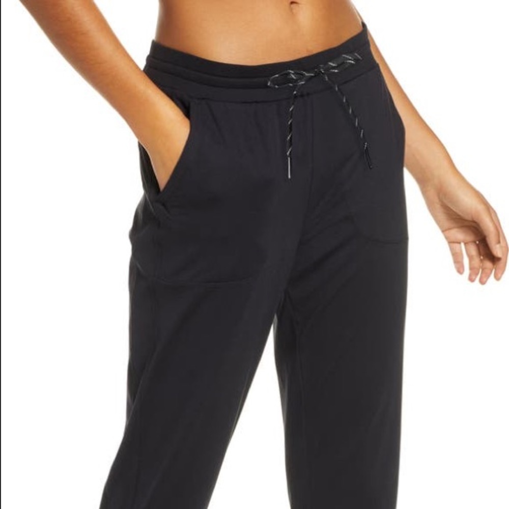 Zella live in pocket joggers